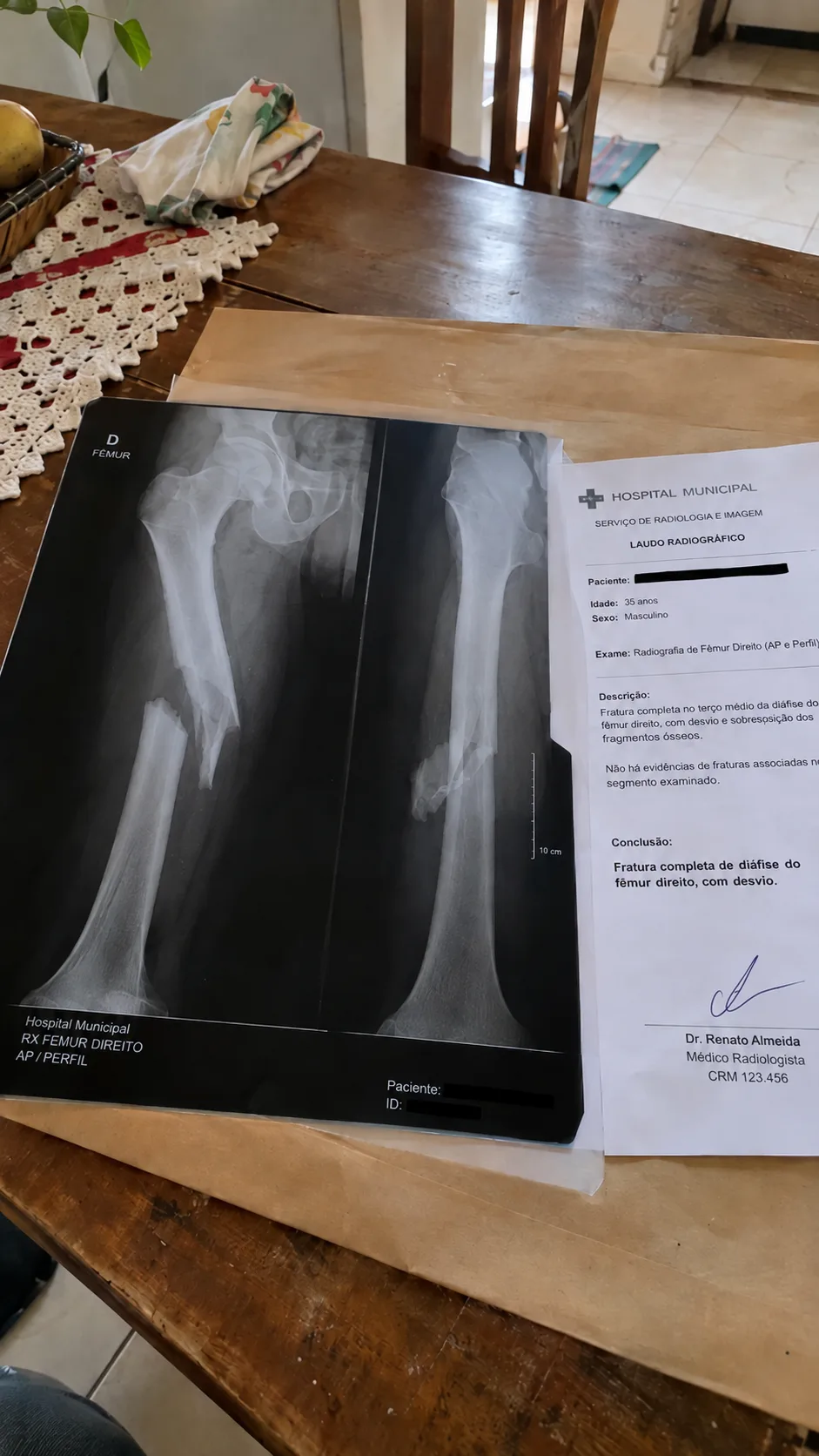 Josué construiu a própria casa tijolo por tijolo